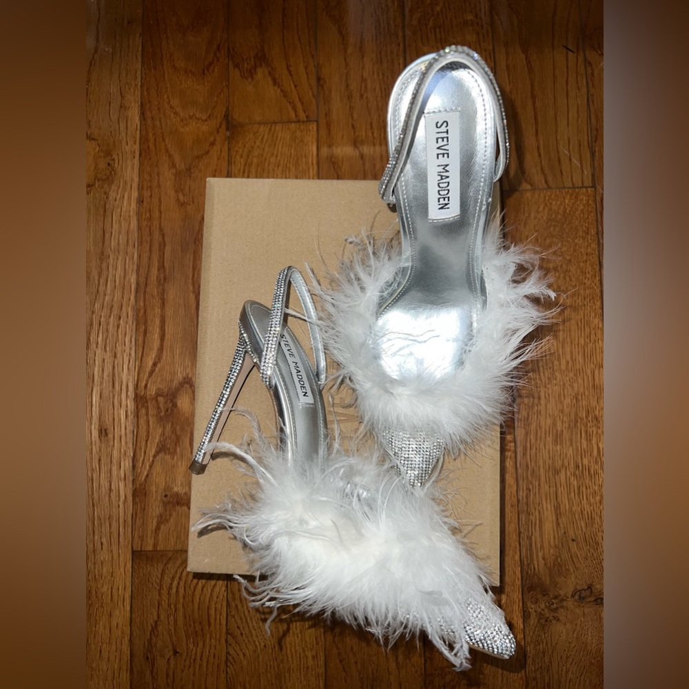 ❌SOLD❌ Steve Madden Alexis -R rhinestone feather sling back heel